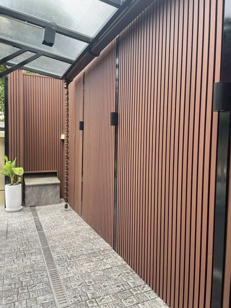 ต่อเติมหลังคาโพลีคาร์บอเนตโครงเหล็กข้างบ้าน 800 — Roof Extensions | NexSteel Solutions