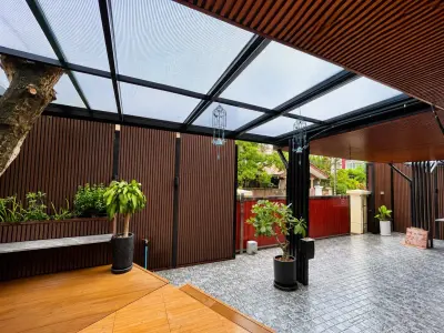 ต่อเติมหลังคาโพลีคาร์บอเนตลานหน้าบ้าน 400 — Roof Extensions | NexSteel Solutions